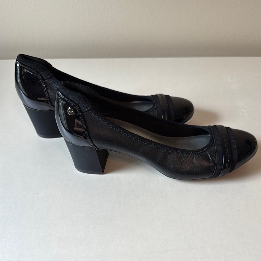 Anne Klein Black Leather Heels with Chunky Heel and Rounded Toe